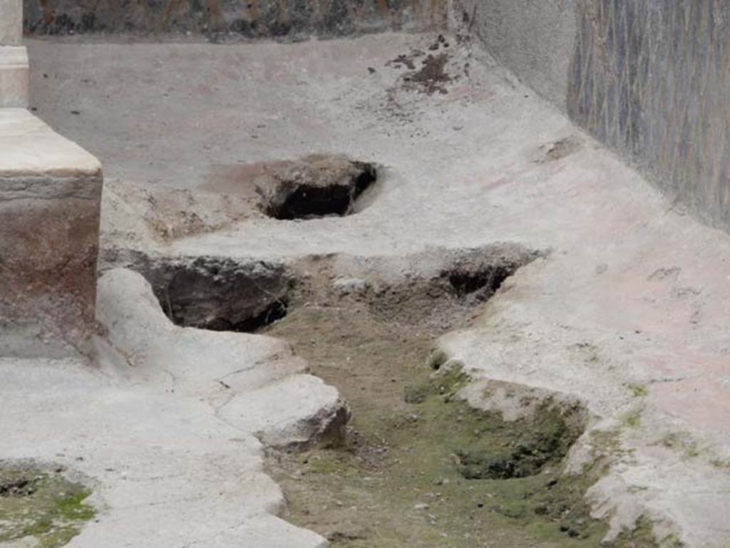 VII.2.45 Pompeii, May 2018. Garden area on east side of fountain. Photo courtesy of Buzz Ferebee.