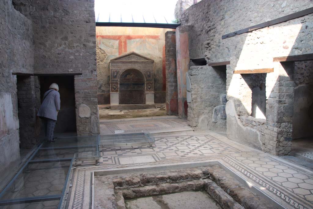 VII.2.45 Pompeii. September 2017. Looking north across atrium. Photo courtesy of Klaus Heese.