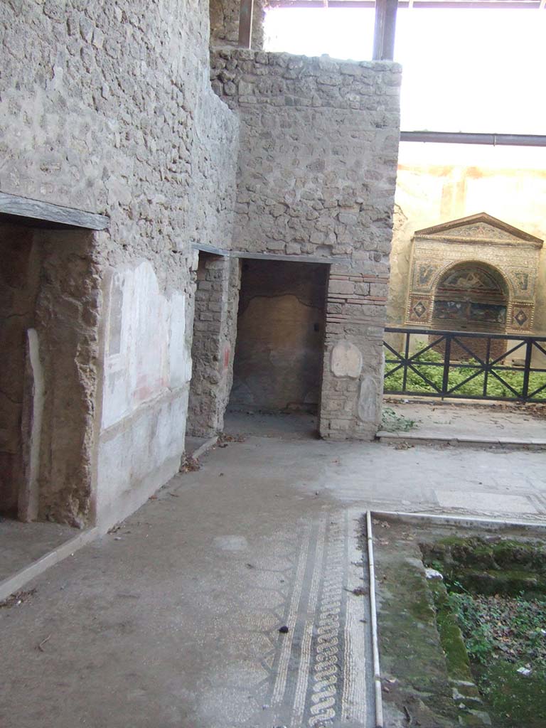 VII.2.45 Pompeii. September 2005. Looking towards north-west corner of atrium.