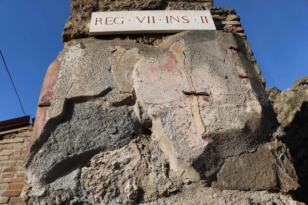 VII.2.47, Pompeii. December 2018. 
Looking towards remains of painted decoration on west (left) pilaster between VII.2.46 and 47.  Photo courtesy of Aude Durand.
