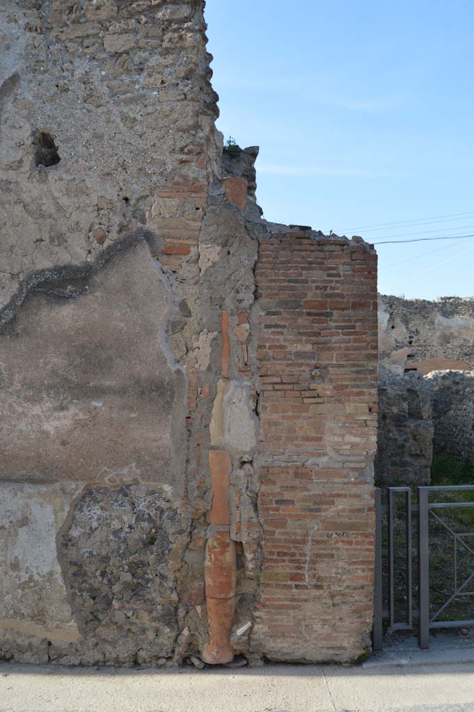 VII.2.51 Pompeii. March 2019. 
Waste down-pipe in exterior wall between VII.2.51 and 52, on right.
Foto Taylor Lauritsen, ERC Grant 681269 DÉCOR.
