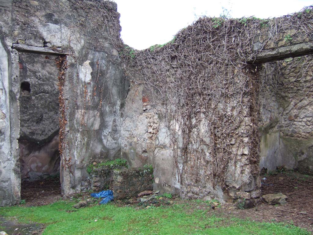 VII.2.51 Pompeii. December 2005. South-west corner of the atrium with remains of a hearth.