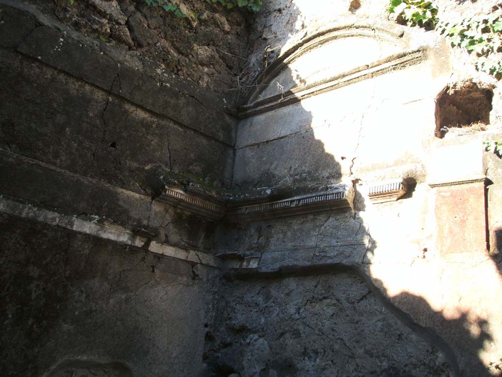 VII.2.51 Pompeii. December 2004. Room in south-west corner of atrium with painted plaster.