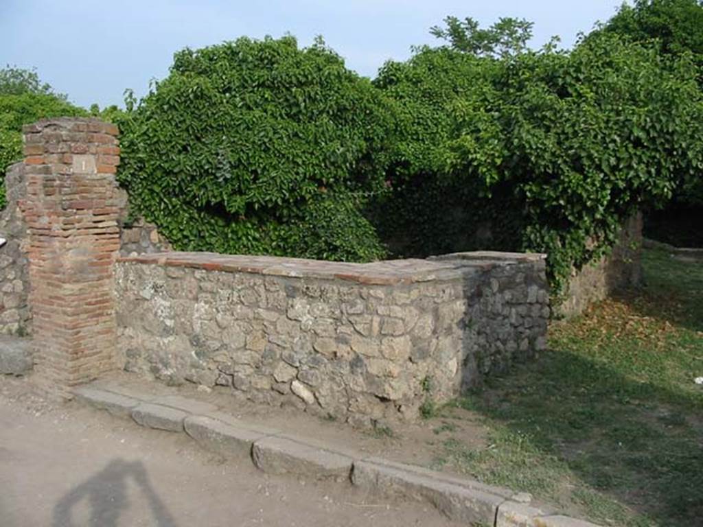 VII.3.1 Pompeii. May 2003. Looking south-east towards counter. Photo courtesy of Nicolas Monteix.