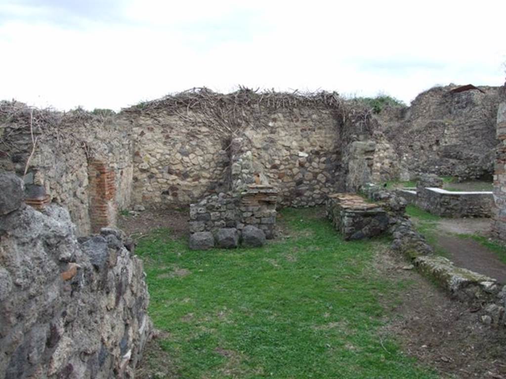 VII.3.1 Pompeii. December 2007.  Looking east from entrance at VII.3.39, towards two small rooms at rear of VII.3.1, in centre. On the right of the photo are rear rooms of VII.3.3/38.

