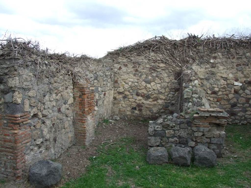 VII.3.1 Pompeii.  December 2007.  Small room at rear of VII.3.1.