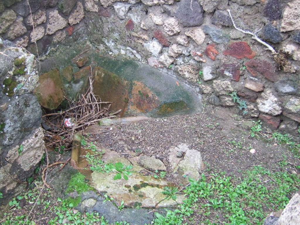 VII.3.3 Pompeii. December 2005. Latrine in south west corner, linking to VII.3.38.