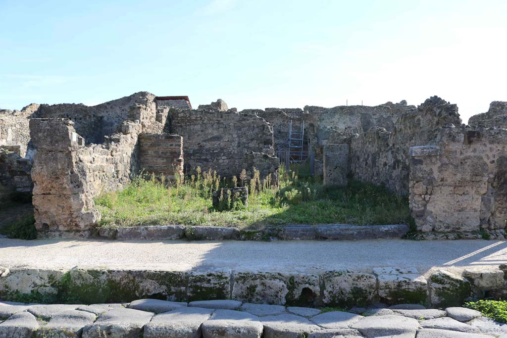 VII.3.4, Pompeii. December 2018. Looking south to entrance doorway on Via della Fortuna. Photo courtesy of Aude Durand.