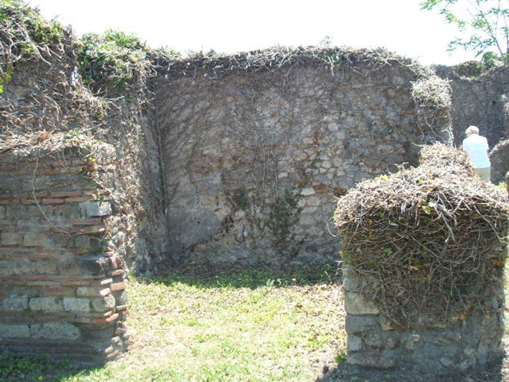 VII.3.4 Pompeii. May 2005. Doorway to room at rear of shop, looking south.