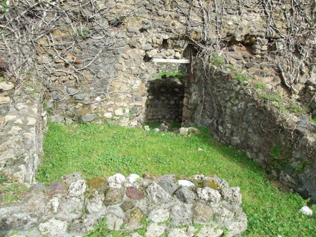 VII.3.4 Pompeii. March 2009. Cubiculum on east side of yard.