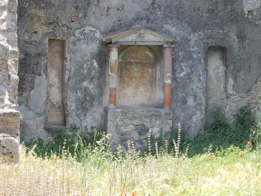 VII.3.6 Pompeii. May 2017. Aedicula lararium against south wall of garden. Photo courtesy of Buzz Ferebee.
