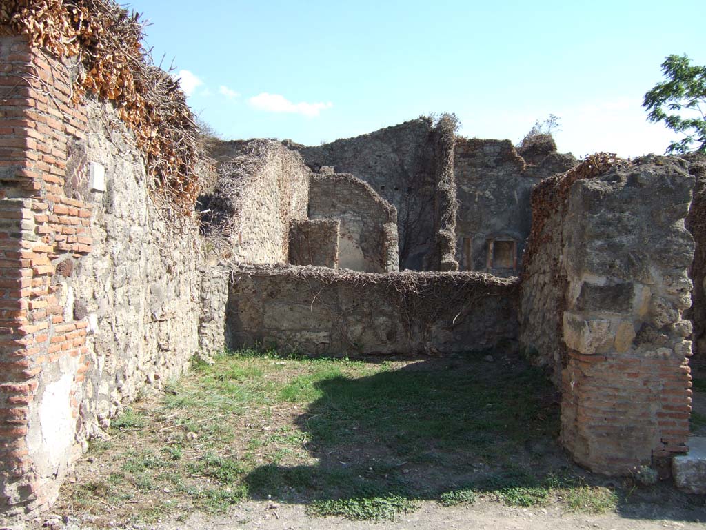 VII.3.7 Pompeii. September 2005. Looking south across shop.