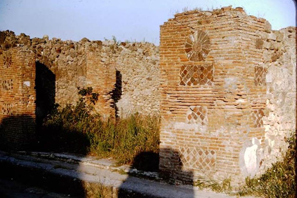 VII.3.8 Pompeii. 1964. Looking south-east from Via della Fortuna.  Photo by Stanley A. Jashemski.
Source: The Wilhelmina and Stanley A. Jashemski archive in the University of Maryland Library, Special Collections (See collection page) and made available under the Creative Commons Attribution-Non Commercial License v.4. See Licence and use details.
J64f1595  
