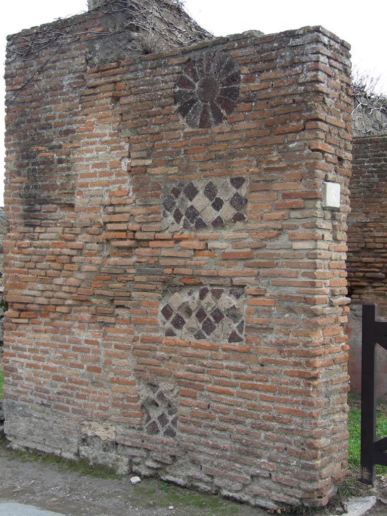 VII.3.8 Pompeii. December 2007. Pillar on east side of shop, between VII.3.9 and VII.3.8.