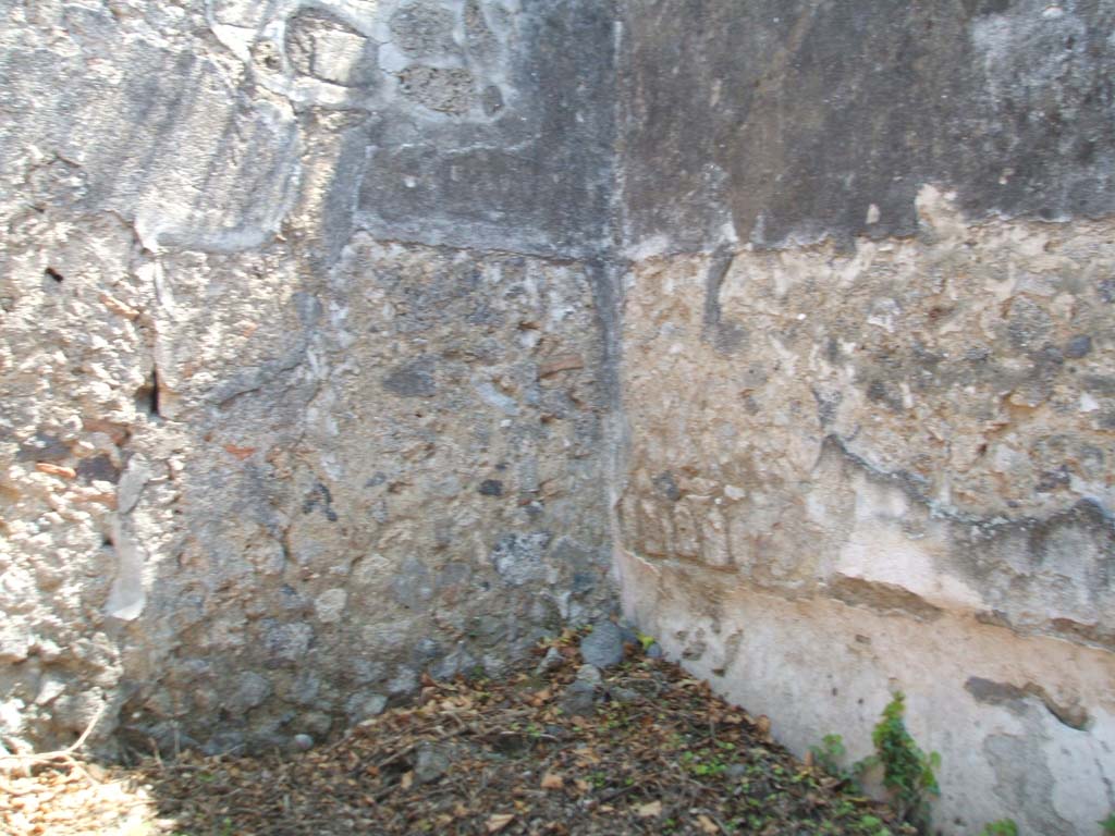 VII.3.8 Pompeii. May 2005. Large rear room “e” with recess for bed.