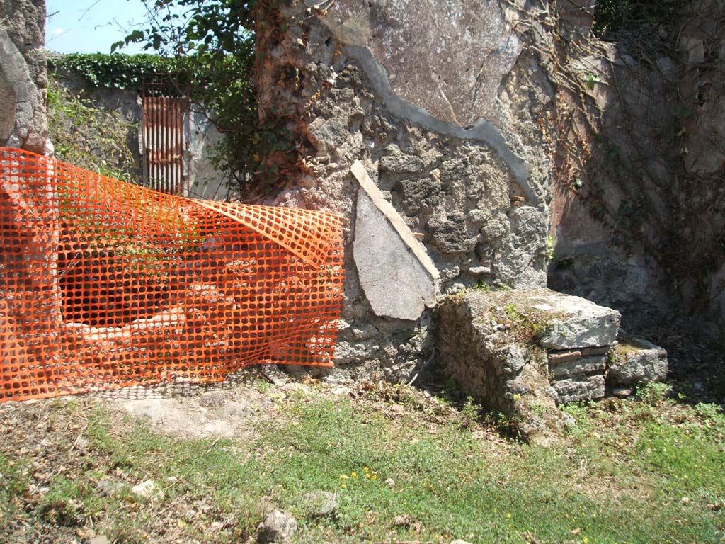 VII.3.8 Pompeii. May 2005. East wall with kitchen “i” and steps “g” to upper floor.