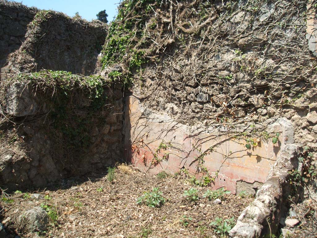 VII.3.8 Pompeii. May 2005. Cubiculum “h” on west side of kitchen “i”.