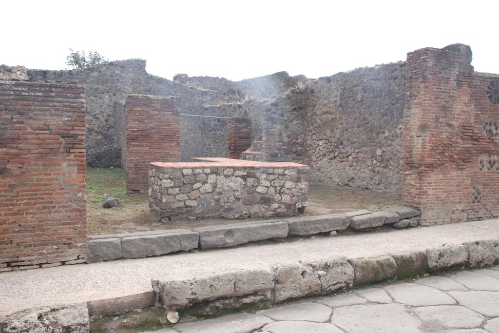 VII.3.9 Pompeii. October 2023. Looking south-west towards entrance doorway. Photo courtesy of Klaus Heese.