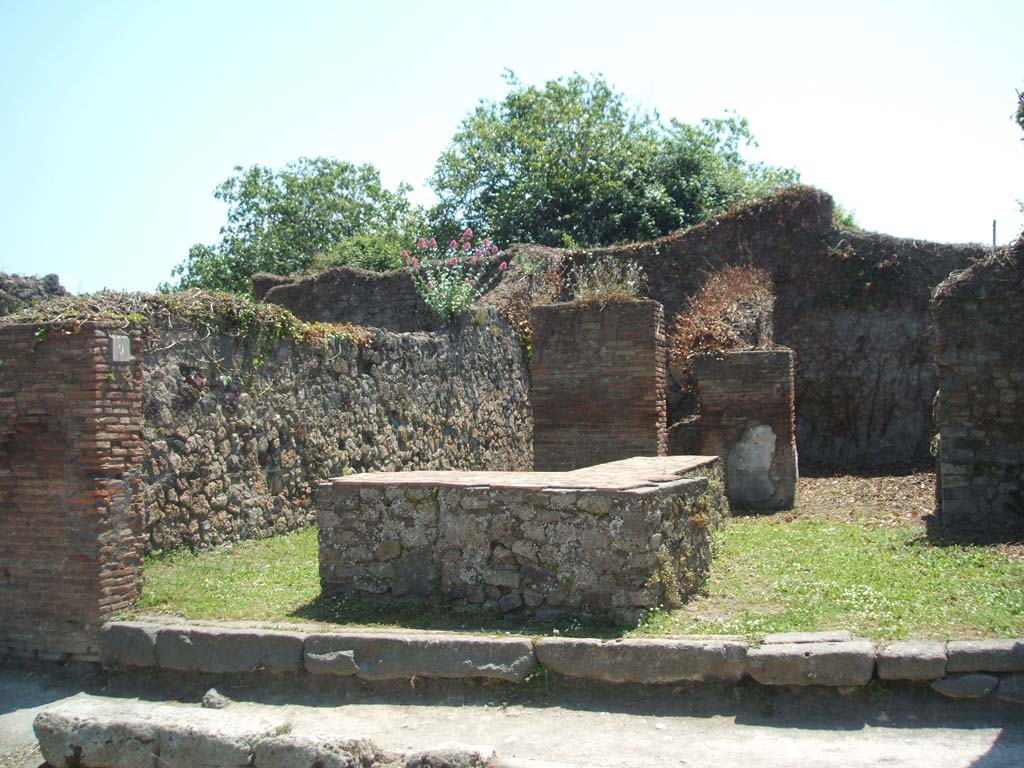 VII.3.9 Pompeii. May 2005. Entrance, looking south.