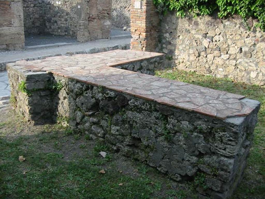 VII.3.9 Pompeii. May 2003. Looking north-east from rear of counter. Photo courtesy of Nicolas Monteix.