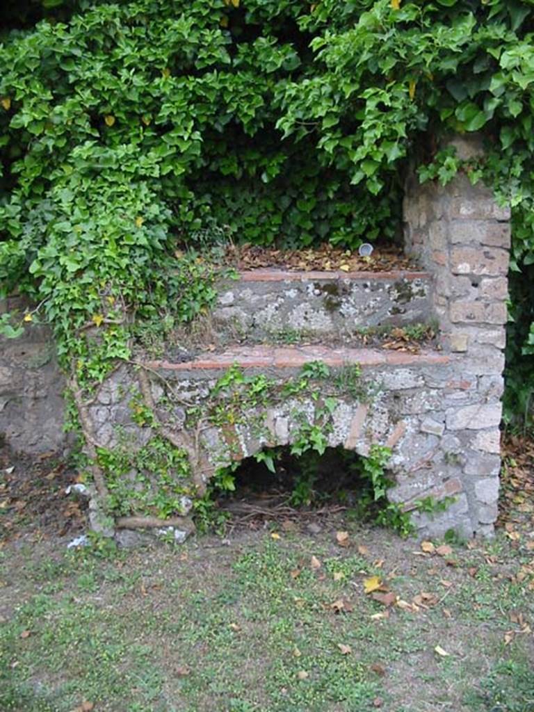 VII.3.9 Pompeii. May 2003. Hearth or oven on west wall. Photo courtesy of Nicolas Monteix.
