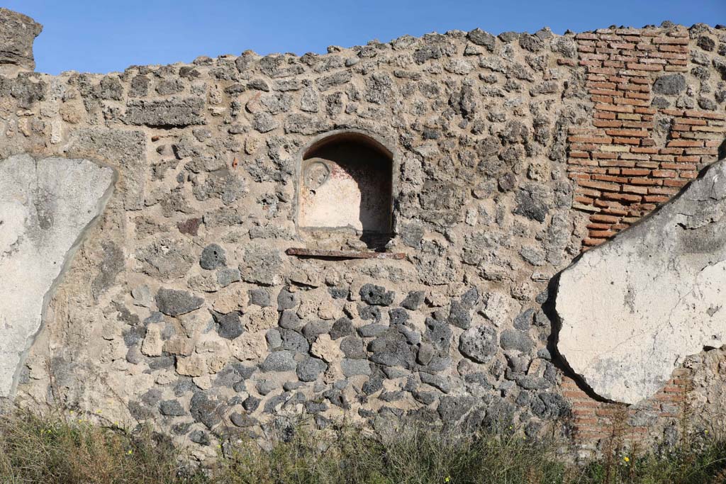 VII.3.10, Pompeii. December 2018. Looking towards east wall with niche. Photo courtesy of Aude Durand.