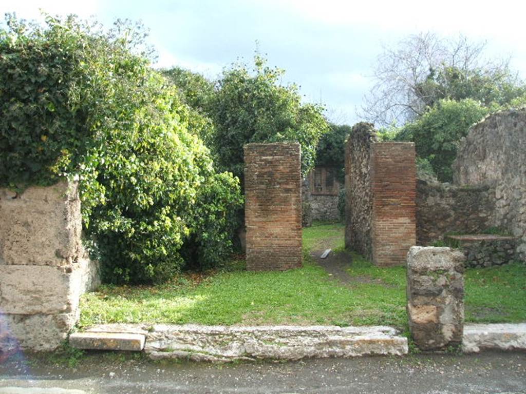 VII.3.12 Pompeii. December 2004.  Entrance. Looking south.