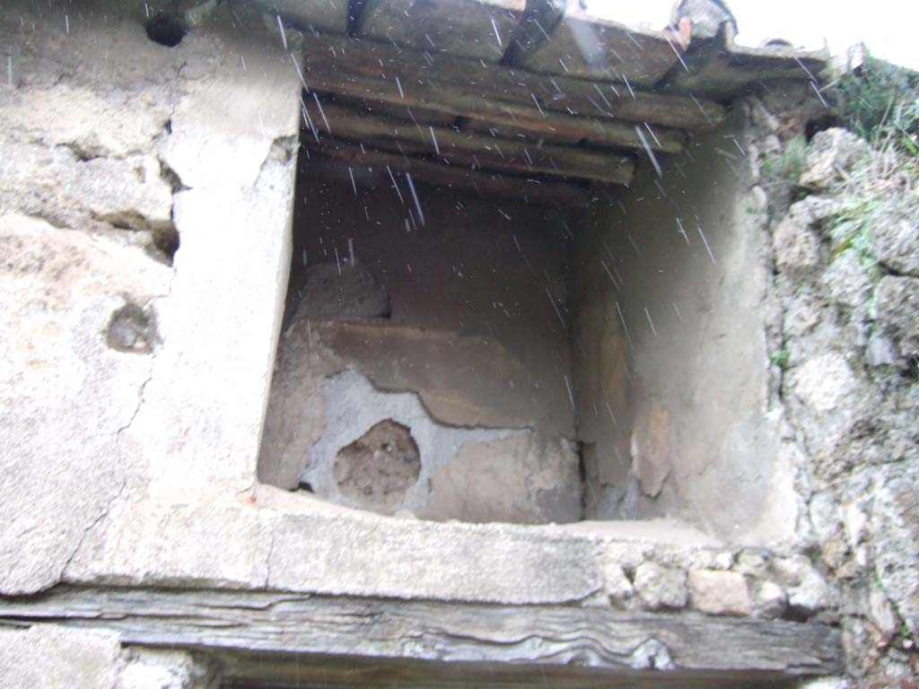 VII.3.13 Pompeii. December 2005. Double Lararium, upper lararium.