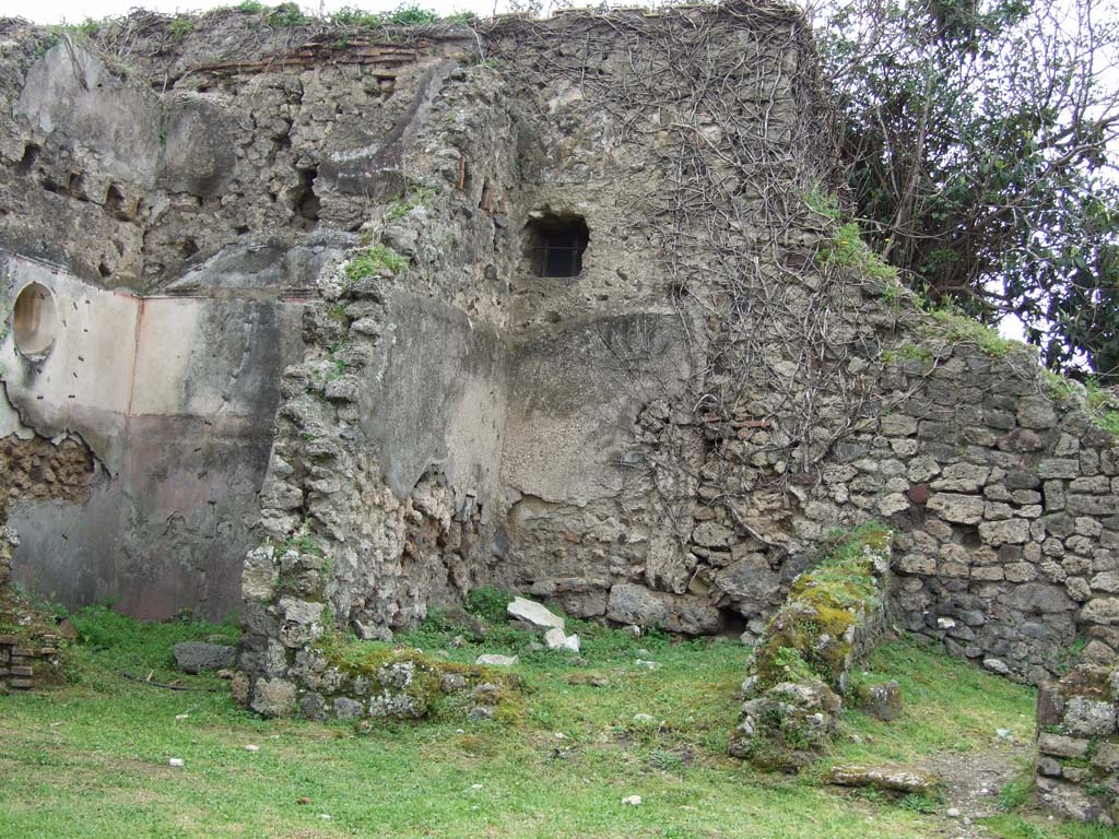 VII.3.13 Pompeii. March 2009. Doorways to two cubicula and passage room. Looking west.