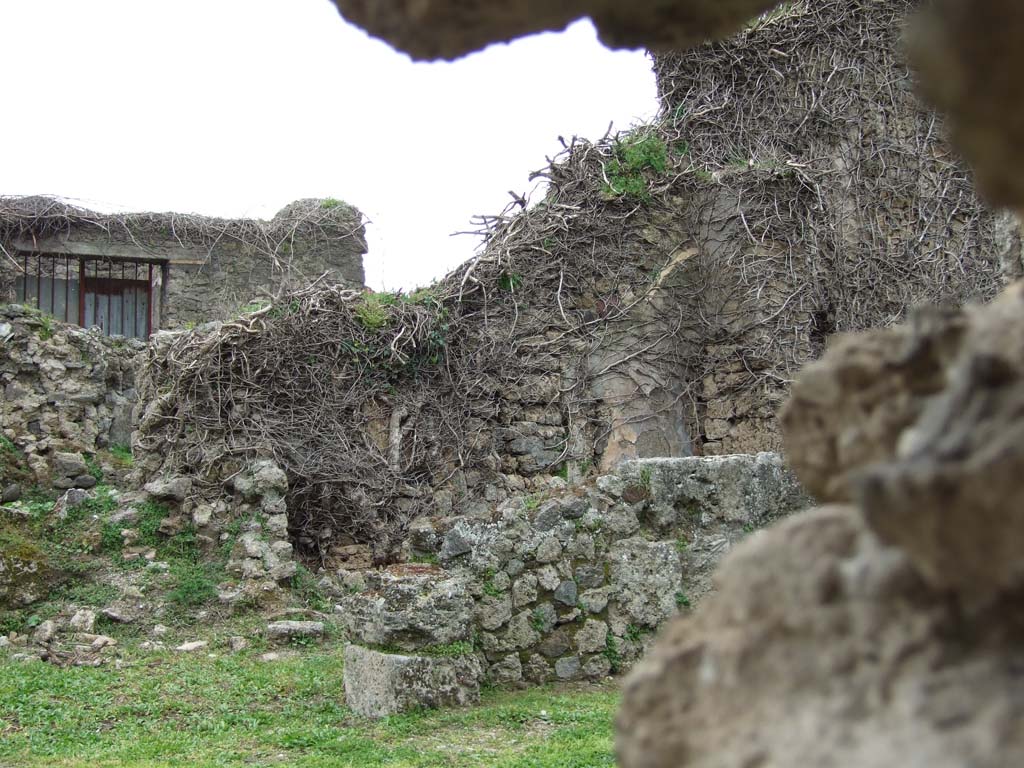 VII.3.13 Pompeii. March 2009. Looking north-west towards corridor to atrium, and west wall of tablinum.