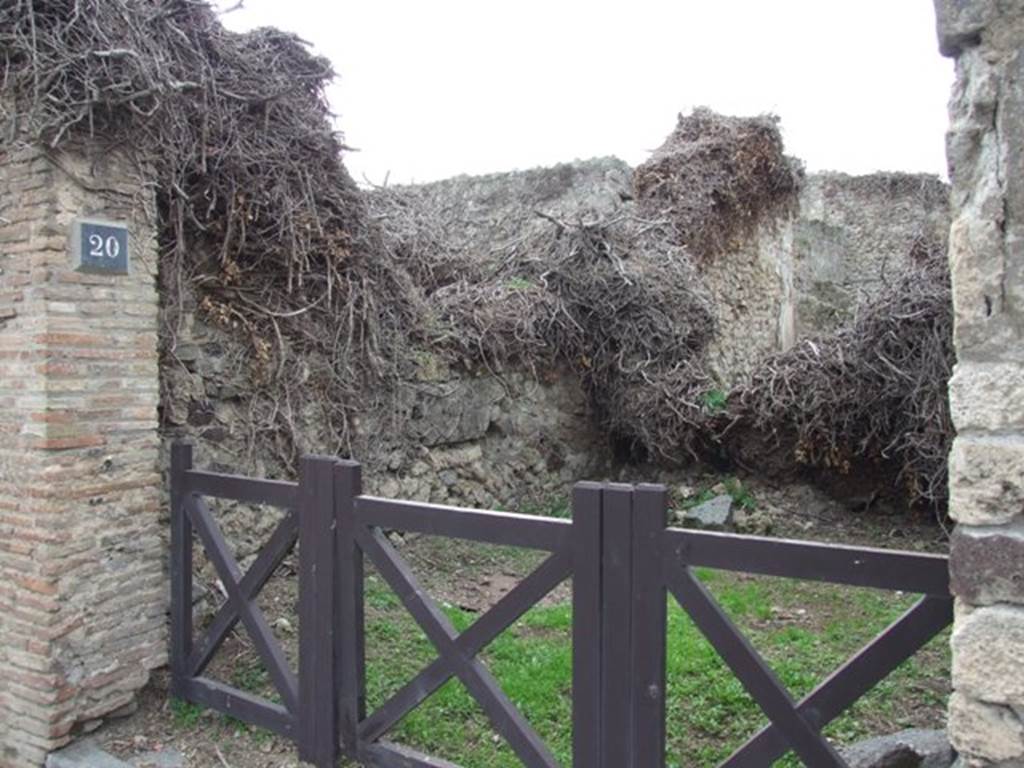 VII.3.20 Pompeii.  Shop.  December 2007.  Entrance and south wall.