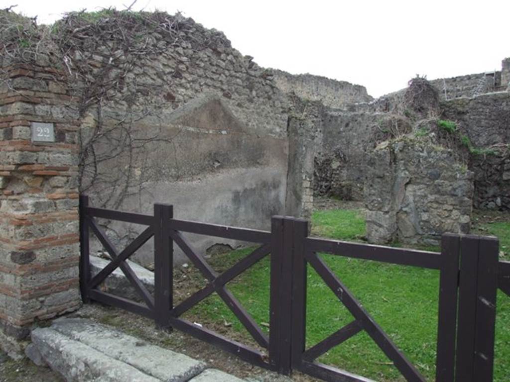 VII.3.22 Pompeii. December 2007. Entrance and south wall.