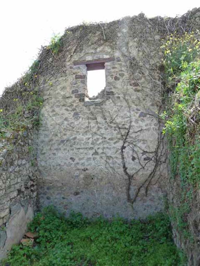 VII.3.23 Pompeii. May 2010.  South wall of rear room of shop, with window onto Vicolo del Panettiere.