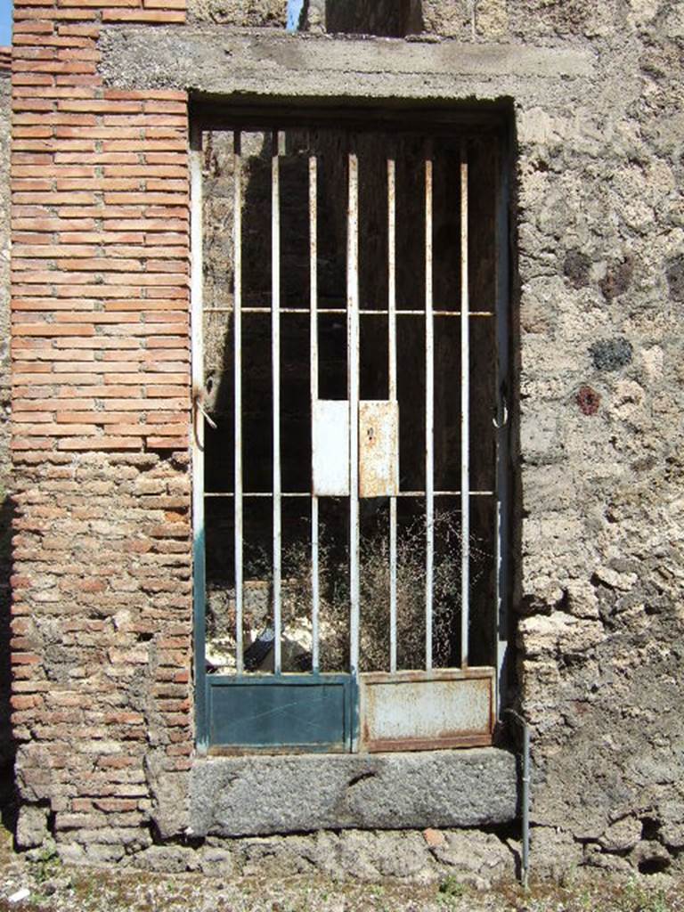 VII.3.27 Pompeii. May 2006. Steps. According to Della Corte, the following graffito inscription was found to the left of the stairs:
Euplia  hic
cum  hominibus  bellis
M   M         [CIL IV 2310 b]
See Della Corte, M., 1965.  Case ed Abitanti di Pompei. Napoli: Fausto Fiorentino. (p.149)

According to Varone, this translated as Euplia was here with thousands of good-looking men.  In the third line the M M, (two thousand), presumably referred to any number of thousands of good-looking men !
See Varone, A., 2002. Erotica Pompeiana: Love Inscriptions on the Walls of Pompeii, Rome: Lerma di Bretschneider. (p.71) 

On the pilaster to the right of the stairs, was written:
Capellam
II vir(um) o(ro) v(os) f(aciatis)
Phoebu[s f]acit    [CIL IV 2949]
See, Della Corte, above.

