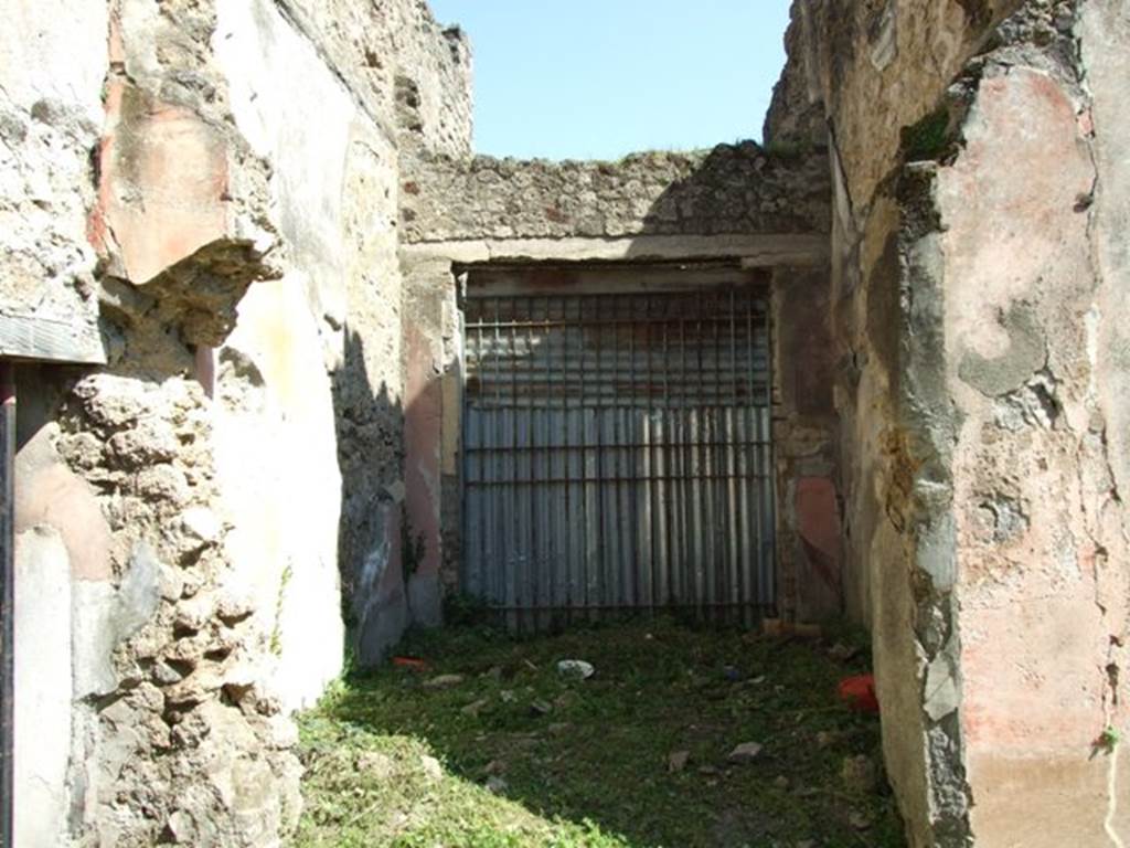 VII.3.29 Pompeii. March 2009. Room 11, room next to tablinum, west side of peristyle.   The access to other rooms on the east side is blocked

