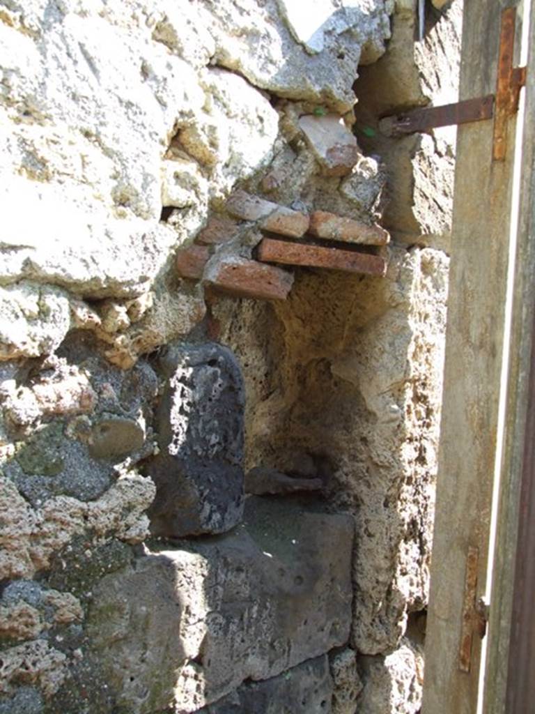 VII.3.29 Pompeii. March 2009. Wall construction in entrance fauces.