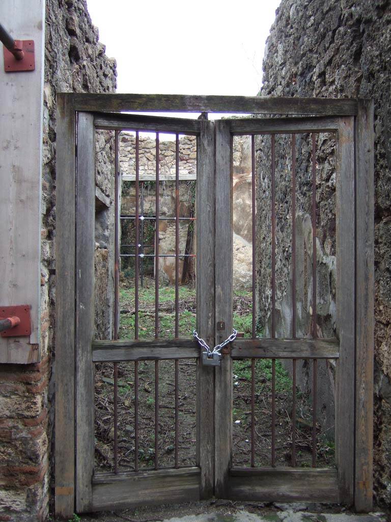 VII.3.30 Pompeii. December 2005. Entrance.