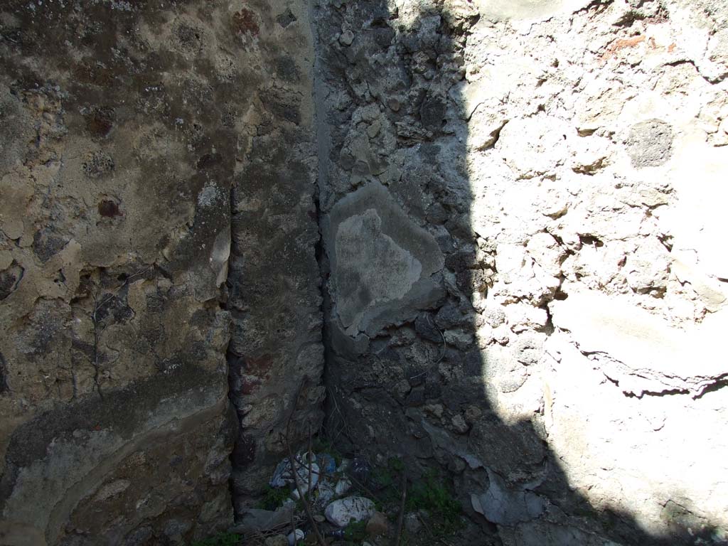 VII.3.30 Pompeii. March 2009. Room 2, north-west corner.