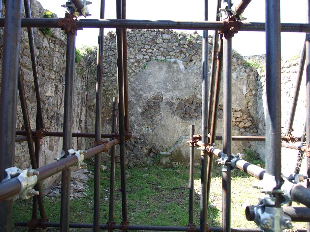 VII.3.30 Pompeii. March 2009. Room 3, looking west across oecus.  