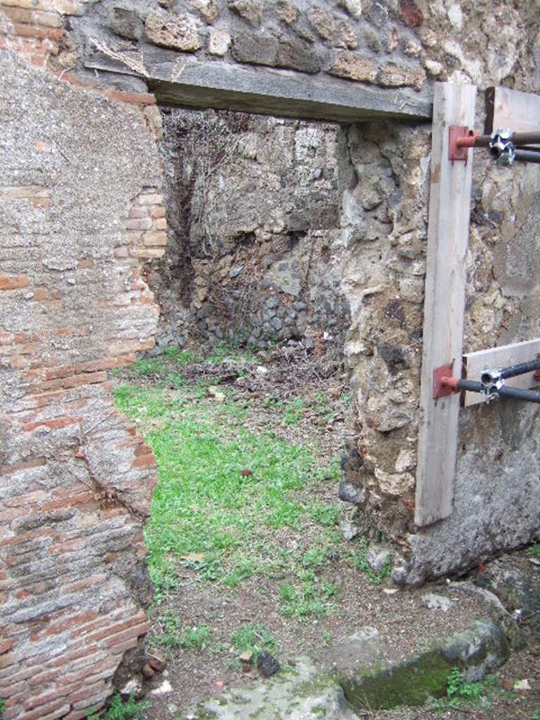 VII.3.33 Pompeii. December 2005. Entrance.