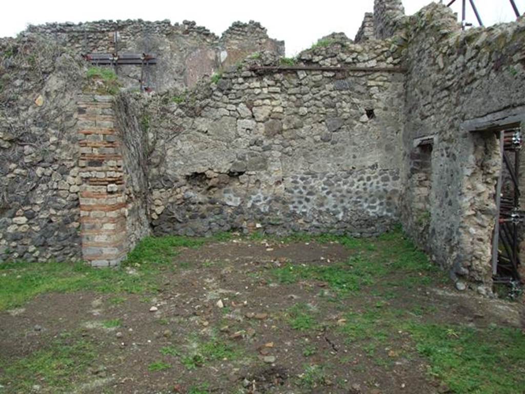 VII.3.34 Pompeii. March 2009. Looking east from entrance .