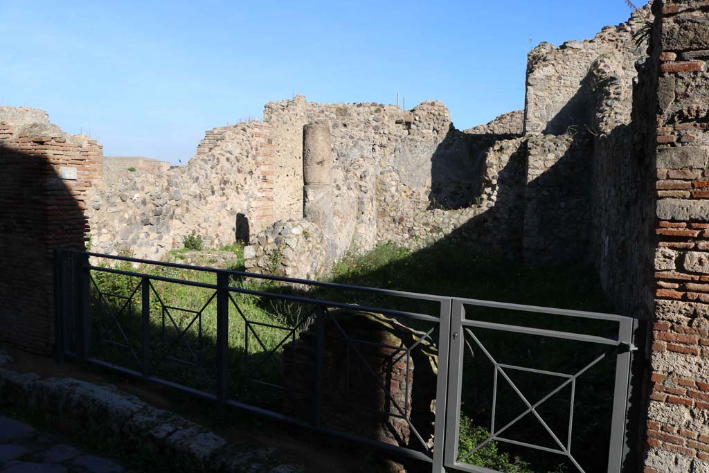 VII.3.37, Pompeii. December 2018. Looking north-east from entrance doorway. Photo courtesy of Aude Durand.