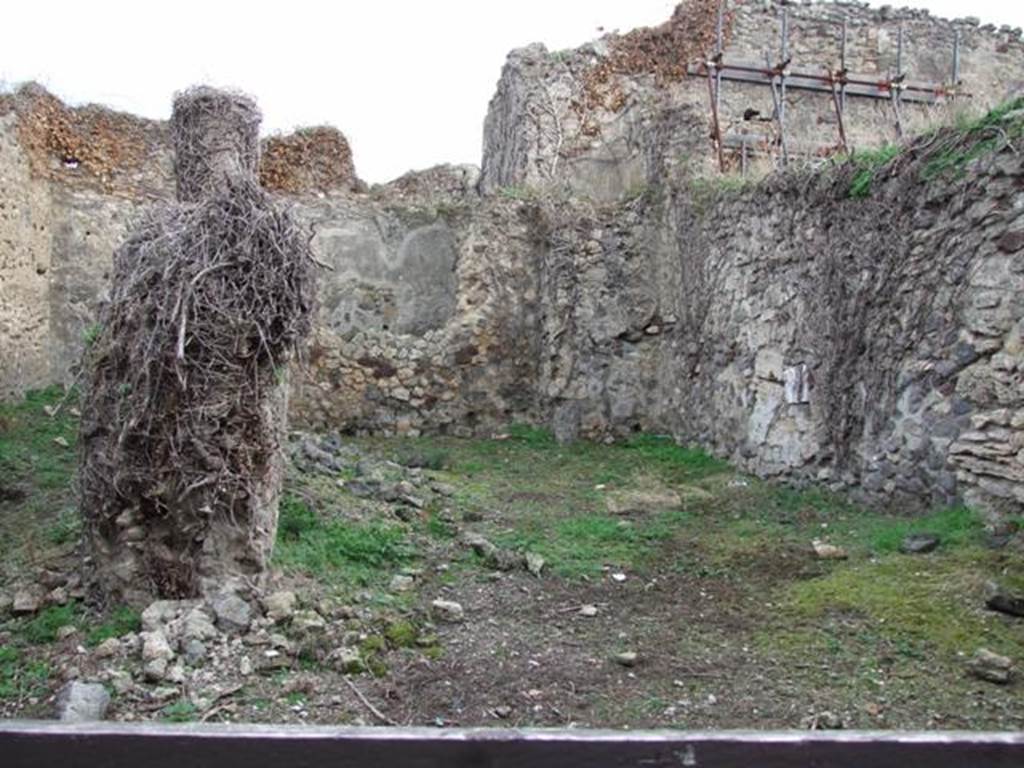 VII.3.37 Pompeii.  Shop.  December 2007.  Large room on south side.