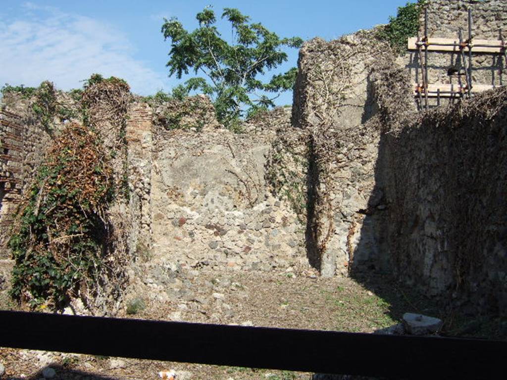 VII.3.37 Pompeii.  Shop.  September 2005.  Large room on south side.