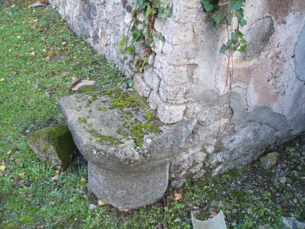 VII.3.38 Pompeii. December 2004. South wall of atrium.