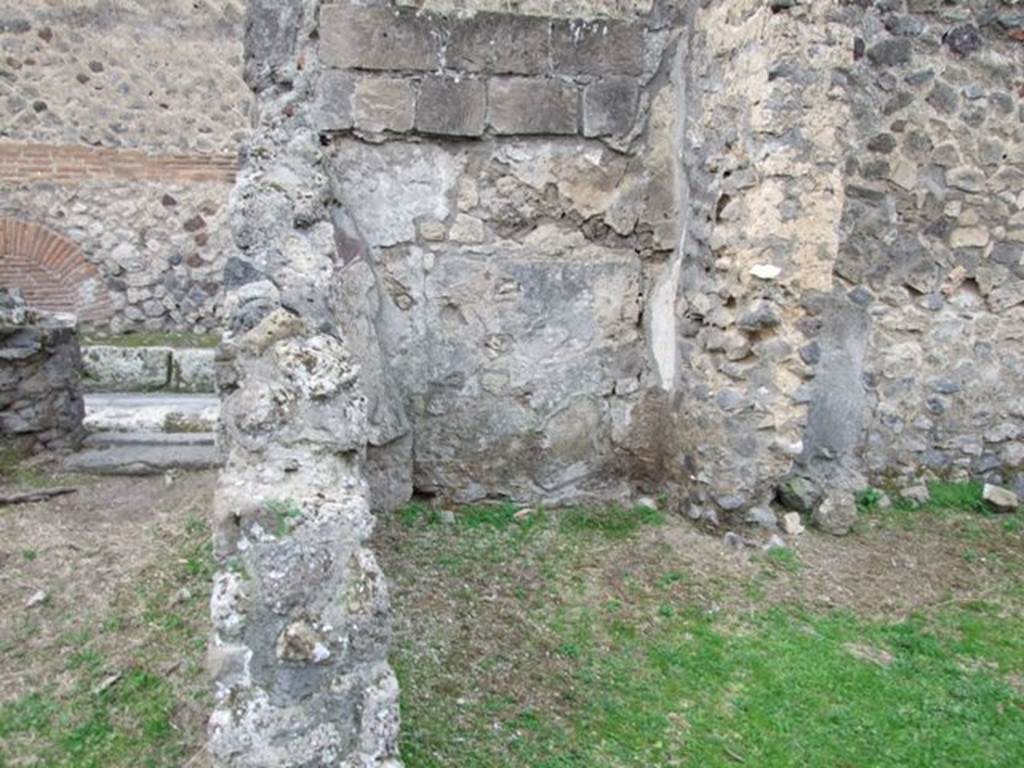 VII.3.40 December 2007.  West wall of small rear room next to doorway at VII.3.39.