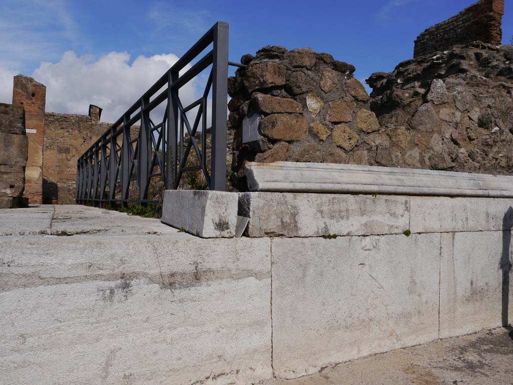 VII.4.1, Pompeii. March 2019. Looking north to boundary wall on south side.
Foto Anne Kleineberg, ERC Grant 681269 DÉCOR.

