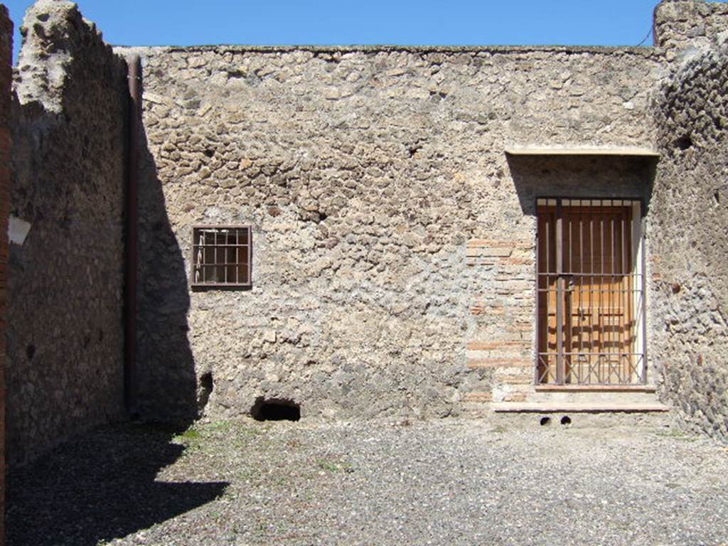 VII.4.18 Pompeii. September 2005. Looking north across shop room.