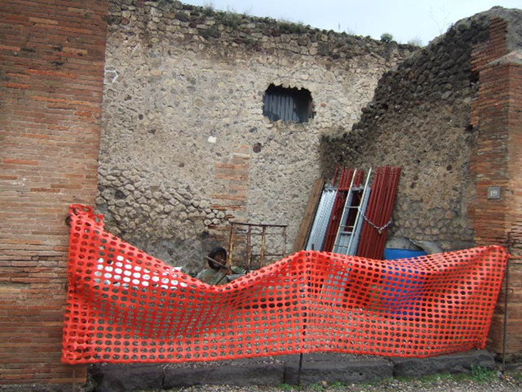 VII.4.19 Pompeii. December 2005.  Shop room, under renovation.