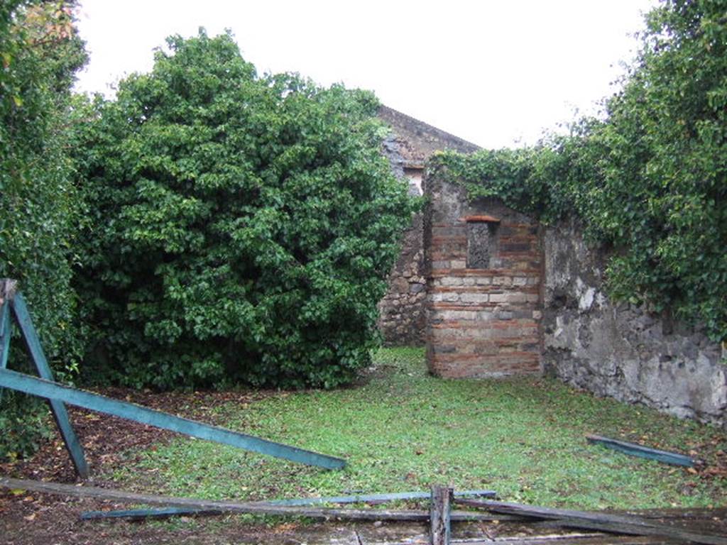 VII.4.29 Pompeii. December 2005.  Looking north across shop to corridor leading to rear.